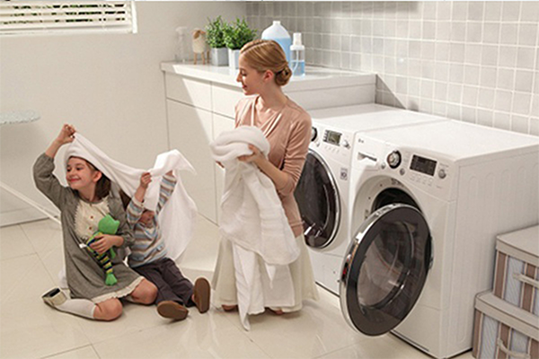 Hướng dẫn cách mở cửa máy giặt khi đang giặt an toàn nhất